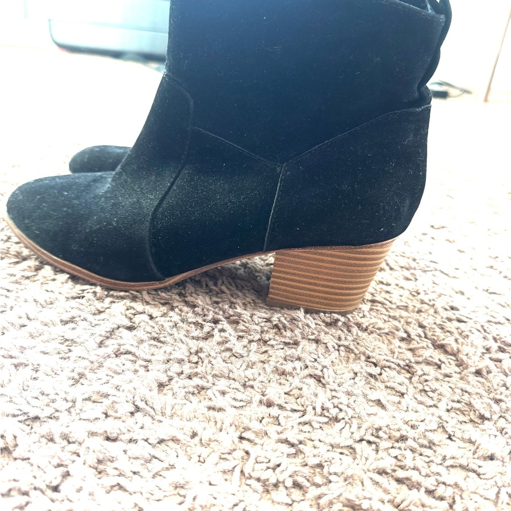 Amazon Essentials Black Faux Suede Ankle Boots Block Wooden Heel Western 9.5 - Picture 2 of 9